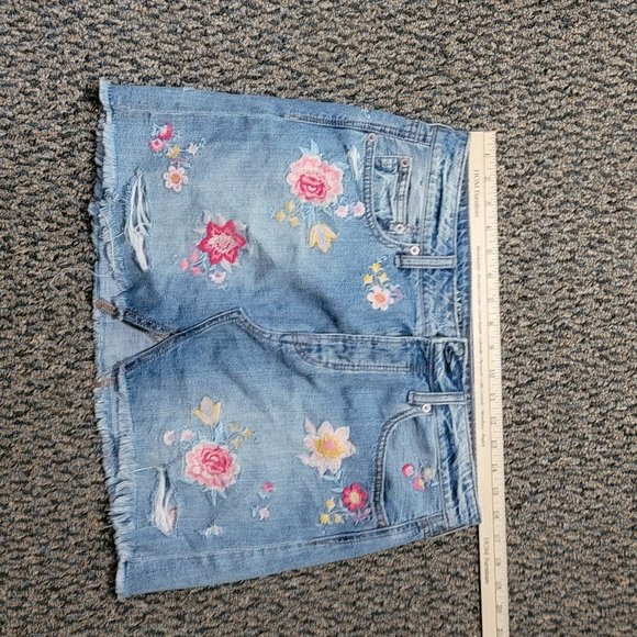 American Eagle Outfitters Floral Embroidered Denim Mini Skirt Size 8 - Picture 9 of 16